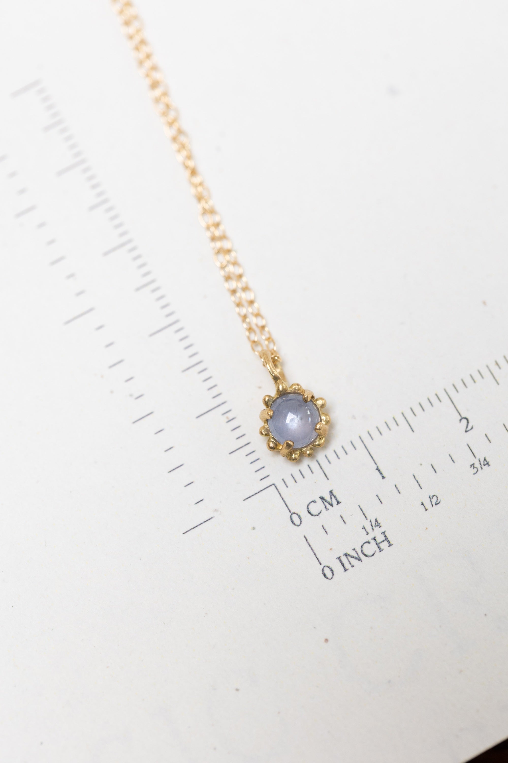 Small Star Sapphire Surrounded by Tiny Dots (18k)