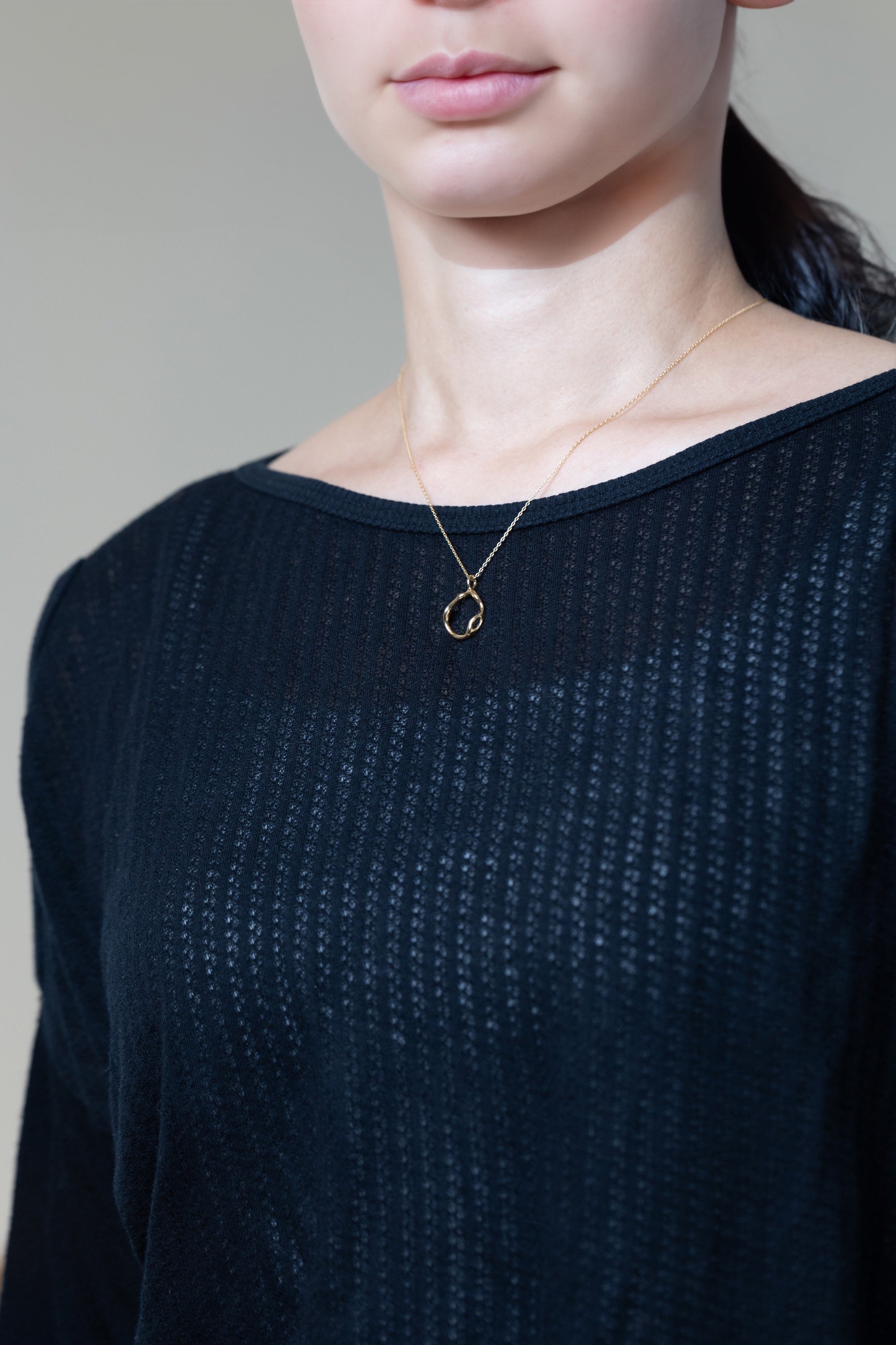 Small Water Loop Necklace (18k)