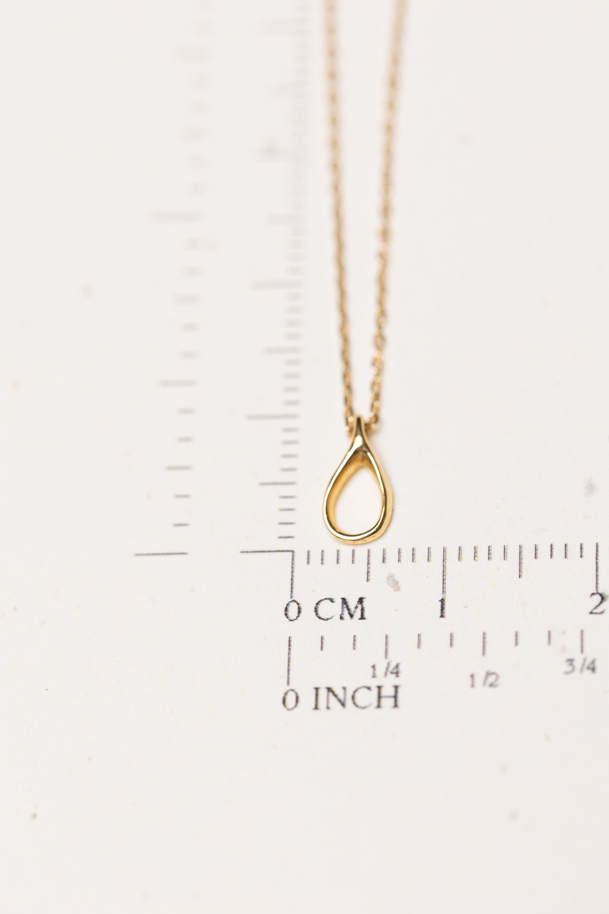 Simple Gold Raindrop Necklace (18k)