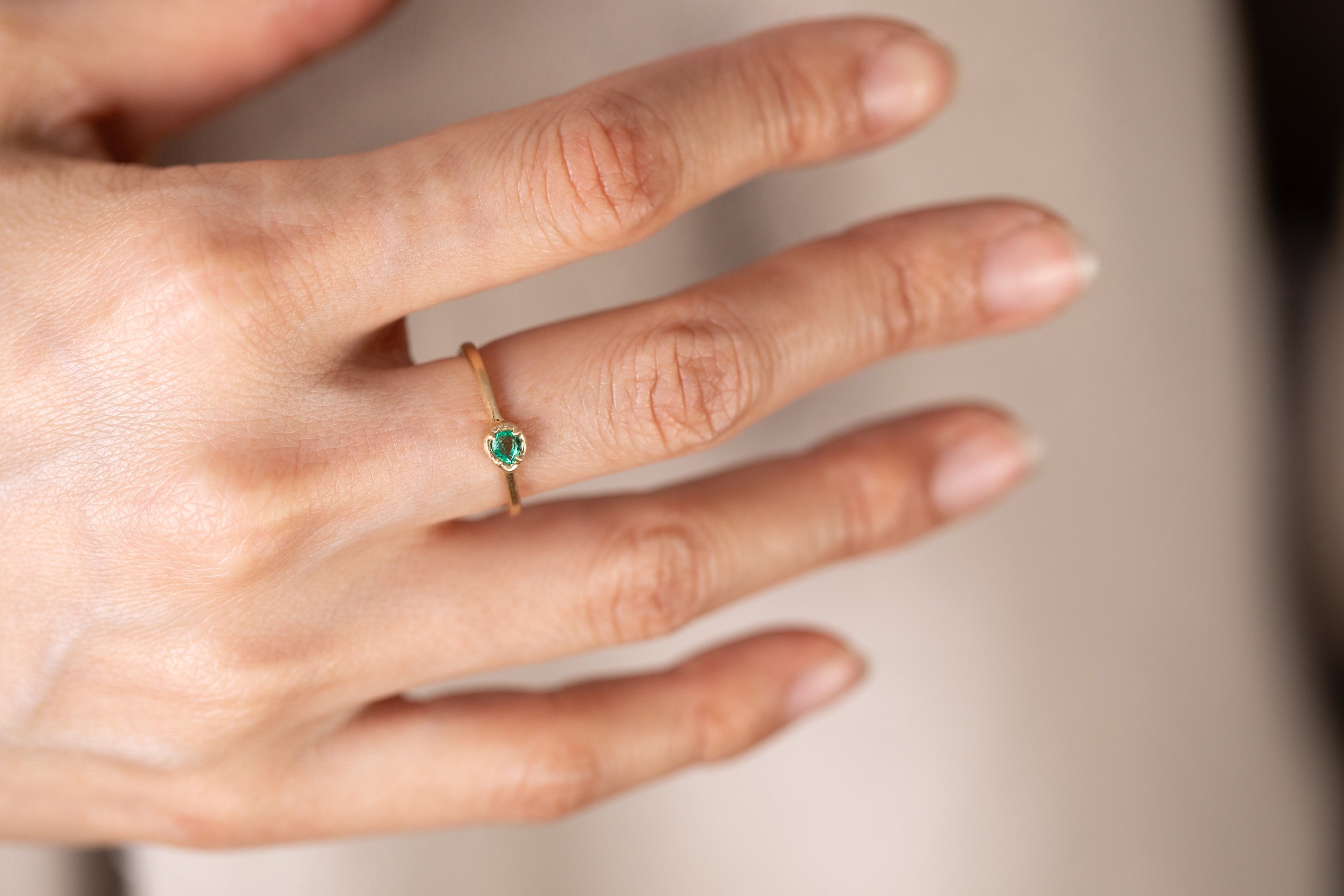 Small Pear Shape Emerald Ring (18k)