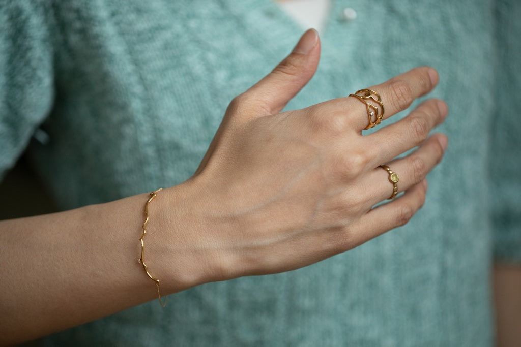 Arabesque Gold Bracelet with Diamond Accent (18k)