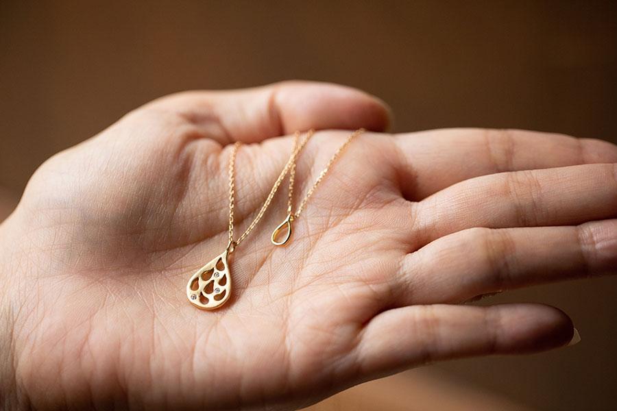 Large Gold Raindrop Necklace (18k)