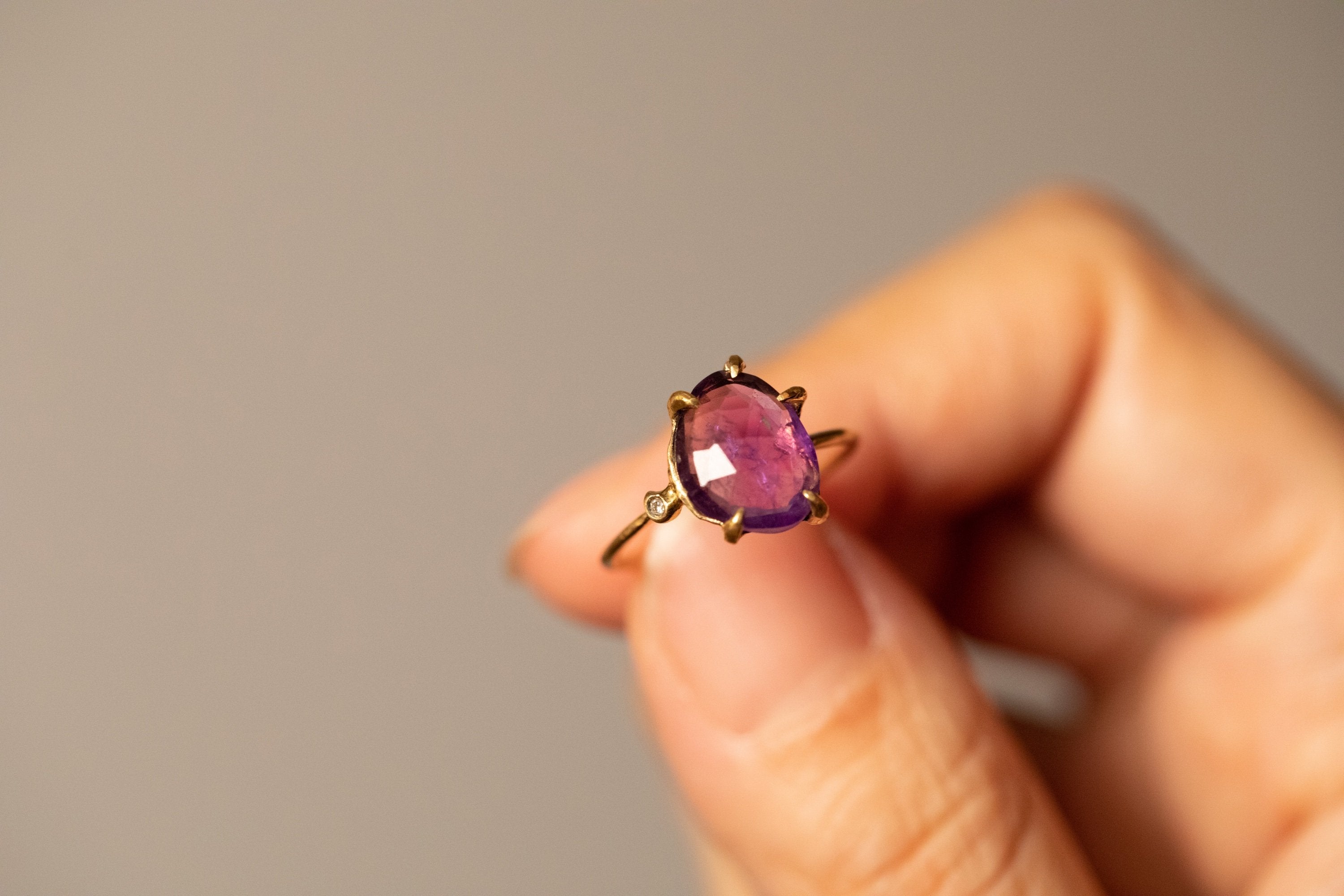 Amethyst Ring with Diamond Accent (18k)