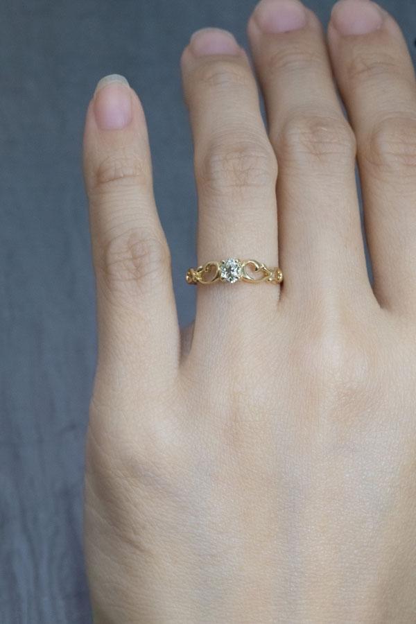 Lace: Arabesque ring with Antique Diamond (18k)