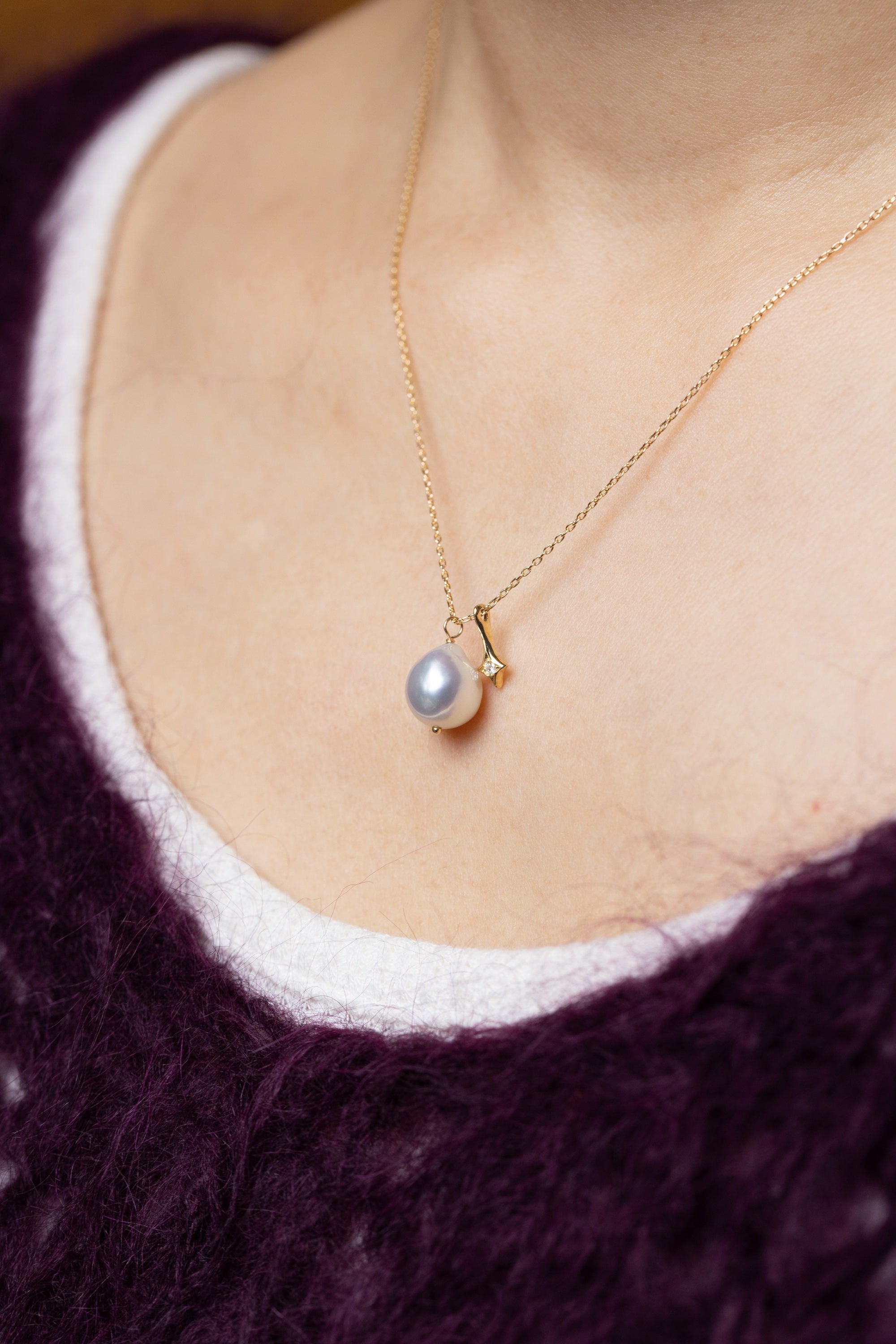 Single Akoya Pearl With A Star Dust Necklace (18k)