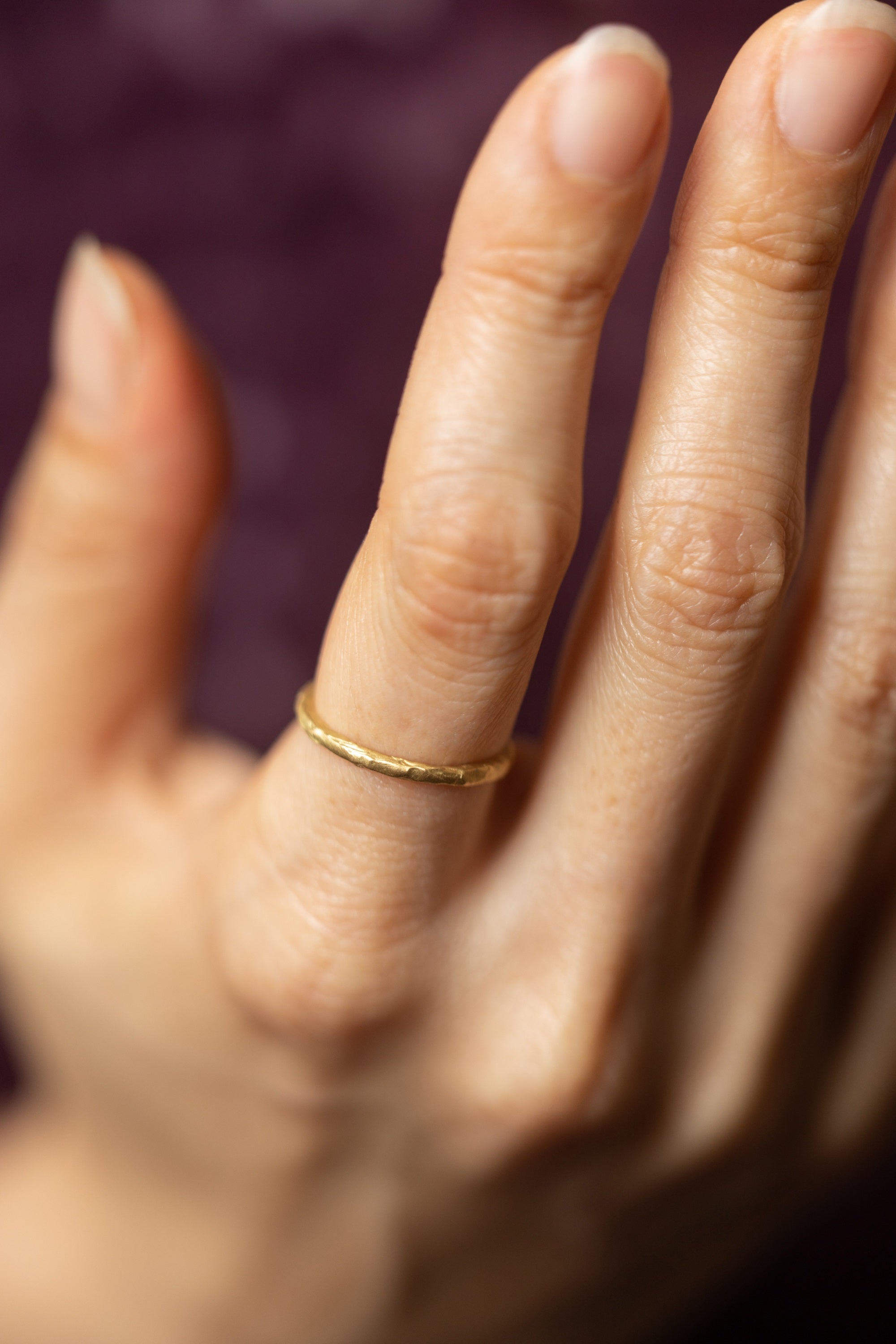 Dainty Textured Gold Band (18k)