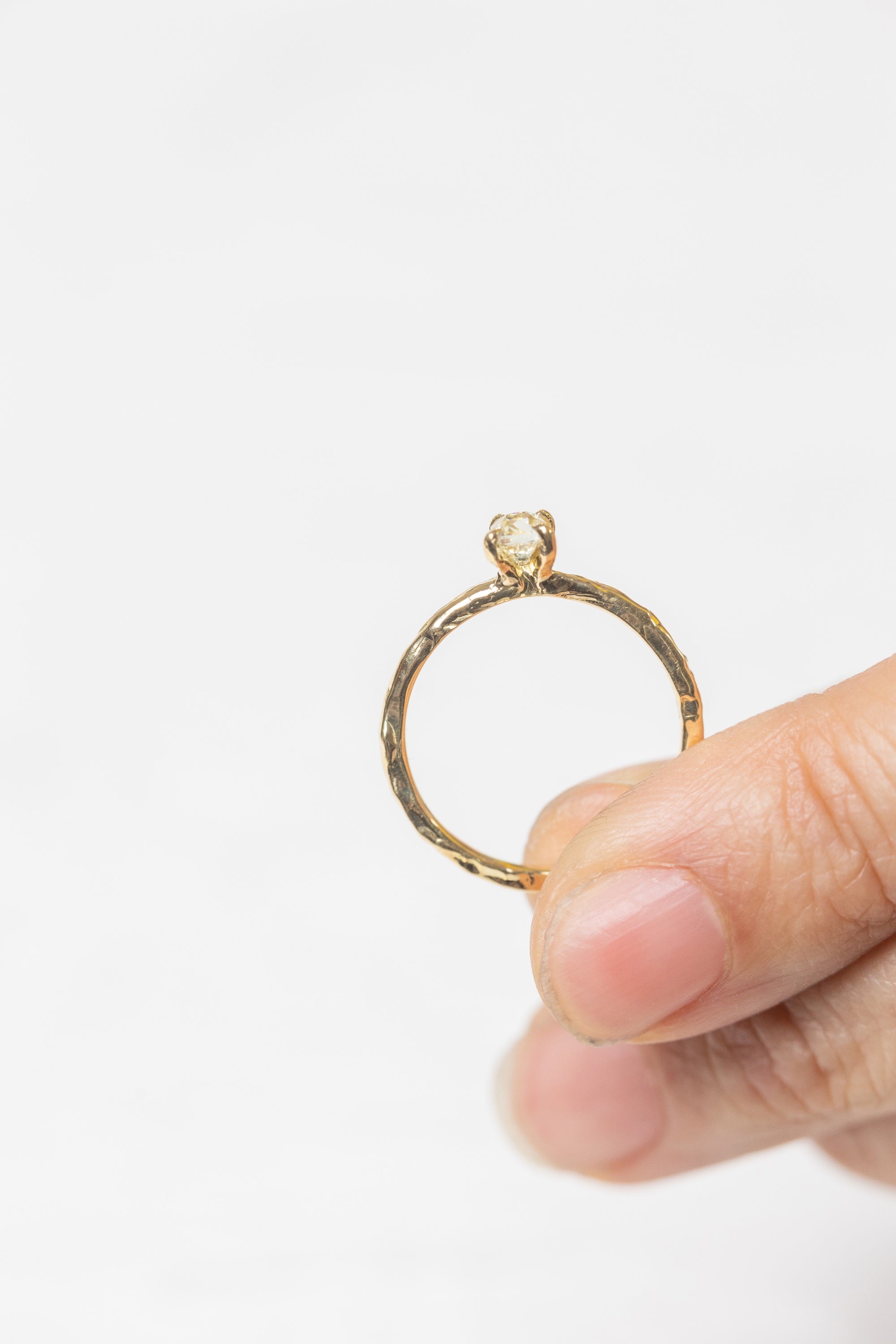 Leslie | Antique Diamond Ring on a 18k Textured Band