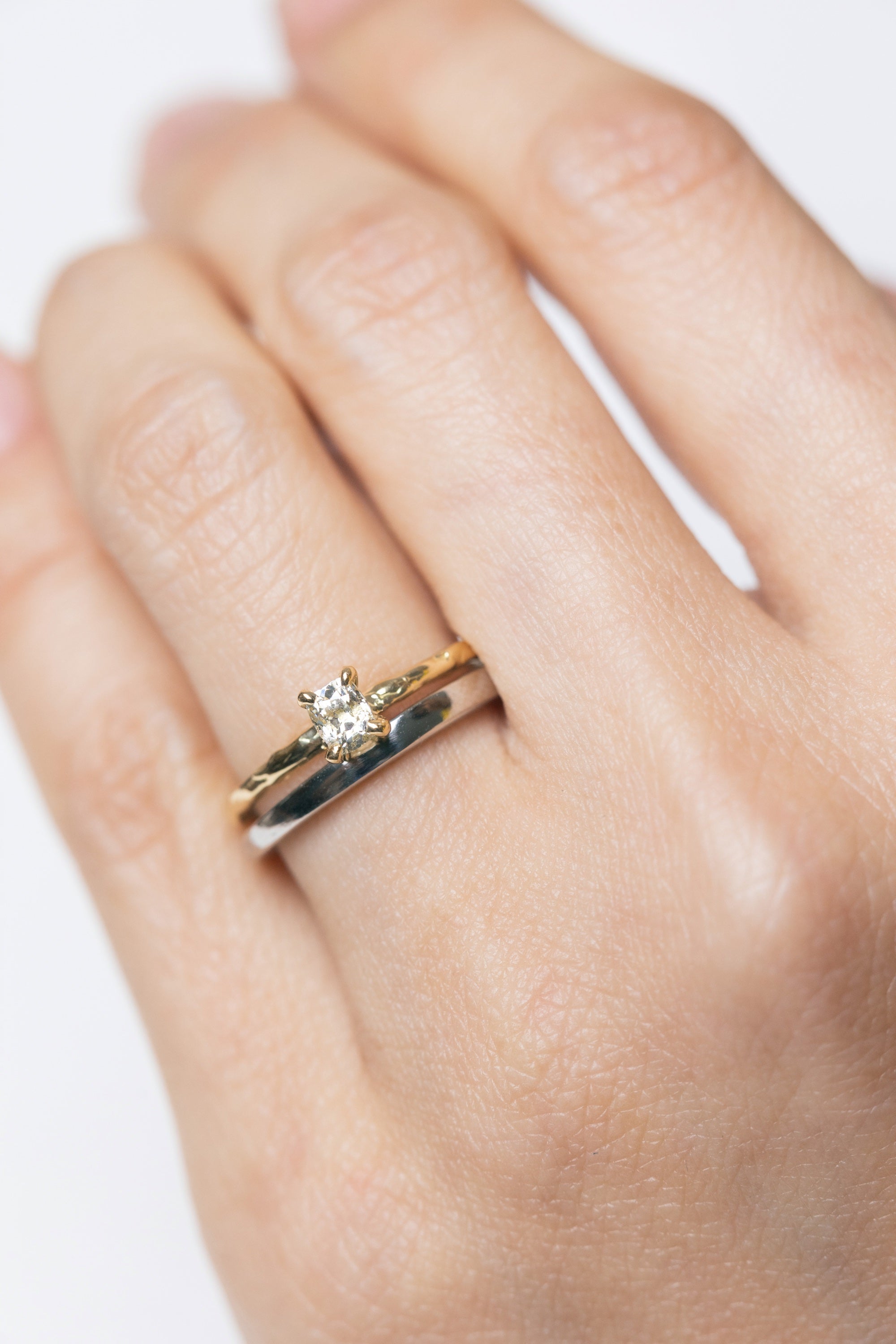 Leslie | Antique Diamond Ring on a 18k Textured Band