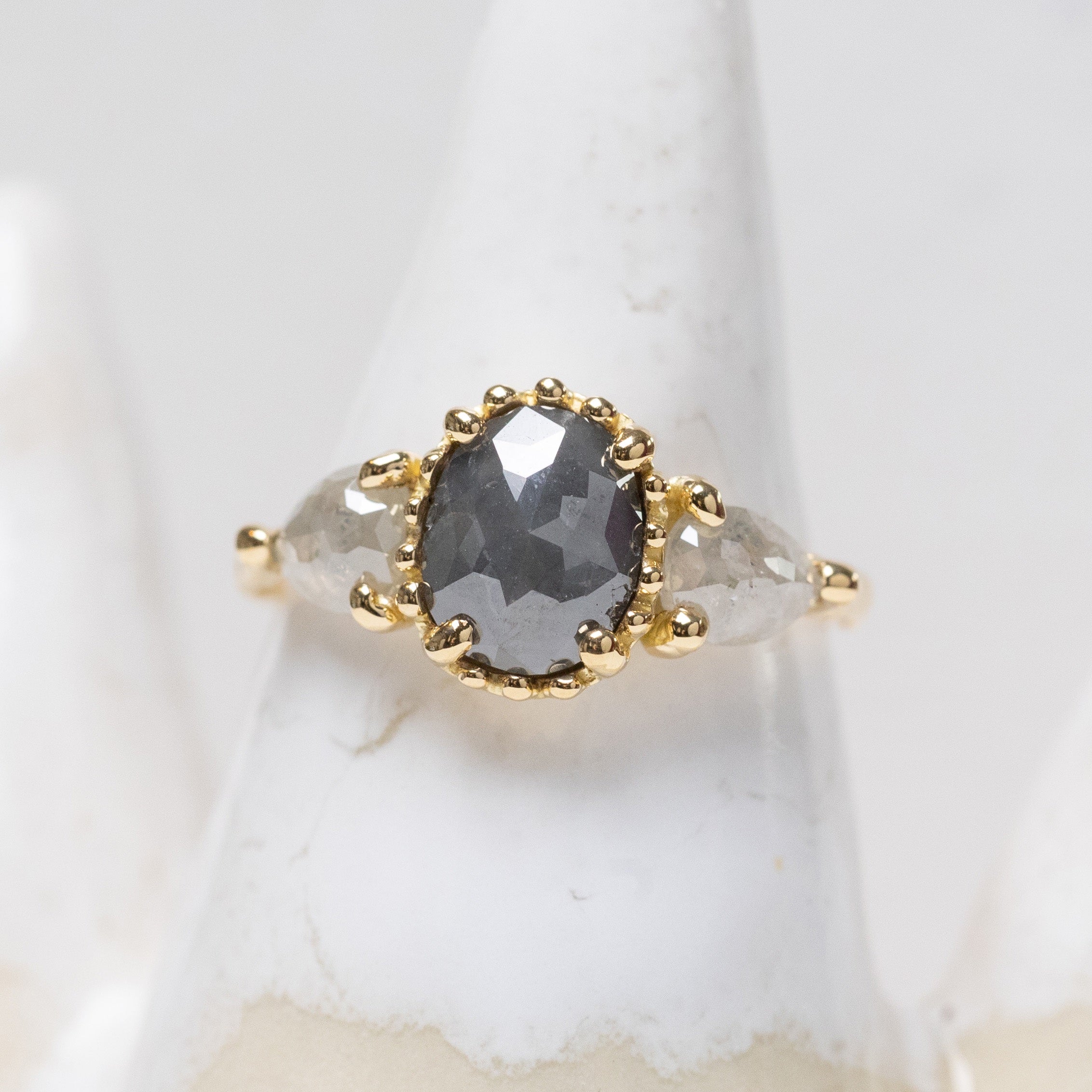 Oval Dark Gray and Pearly White Rustic Diamonds Ring - 2.47ct (18k)