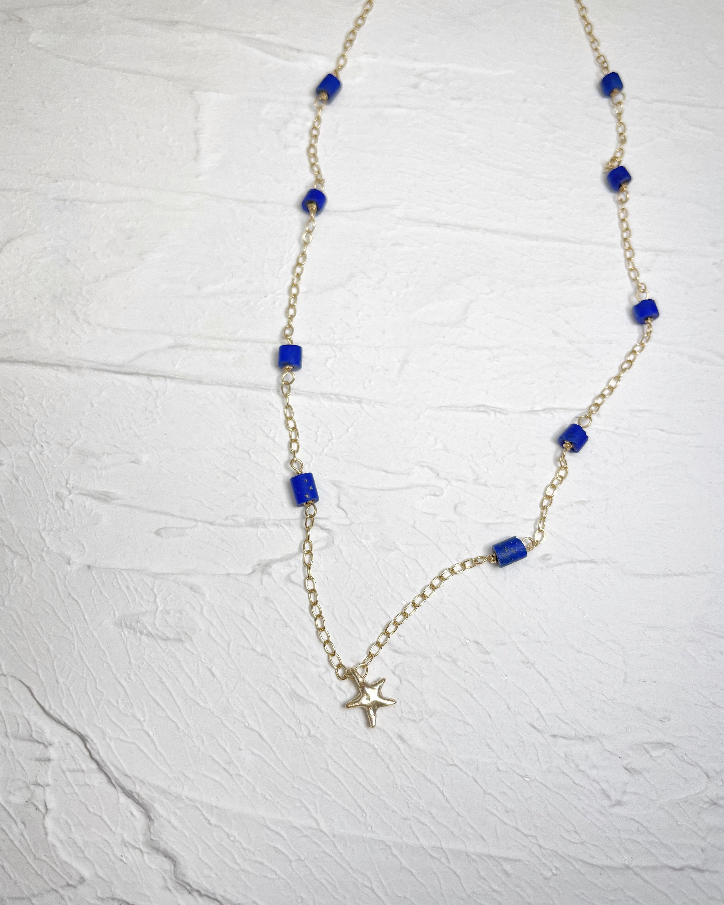 Tiny Star on chain with Lapis (10k)