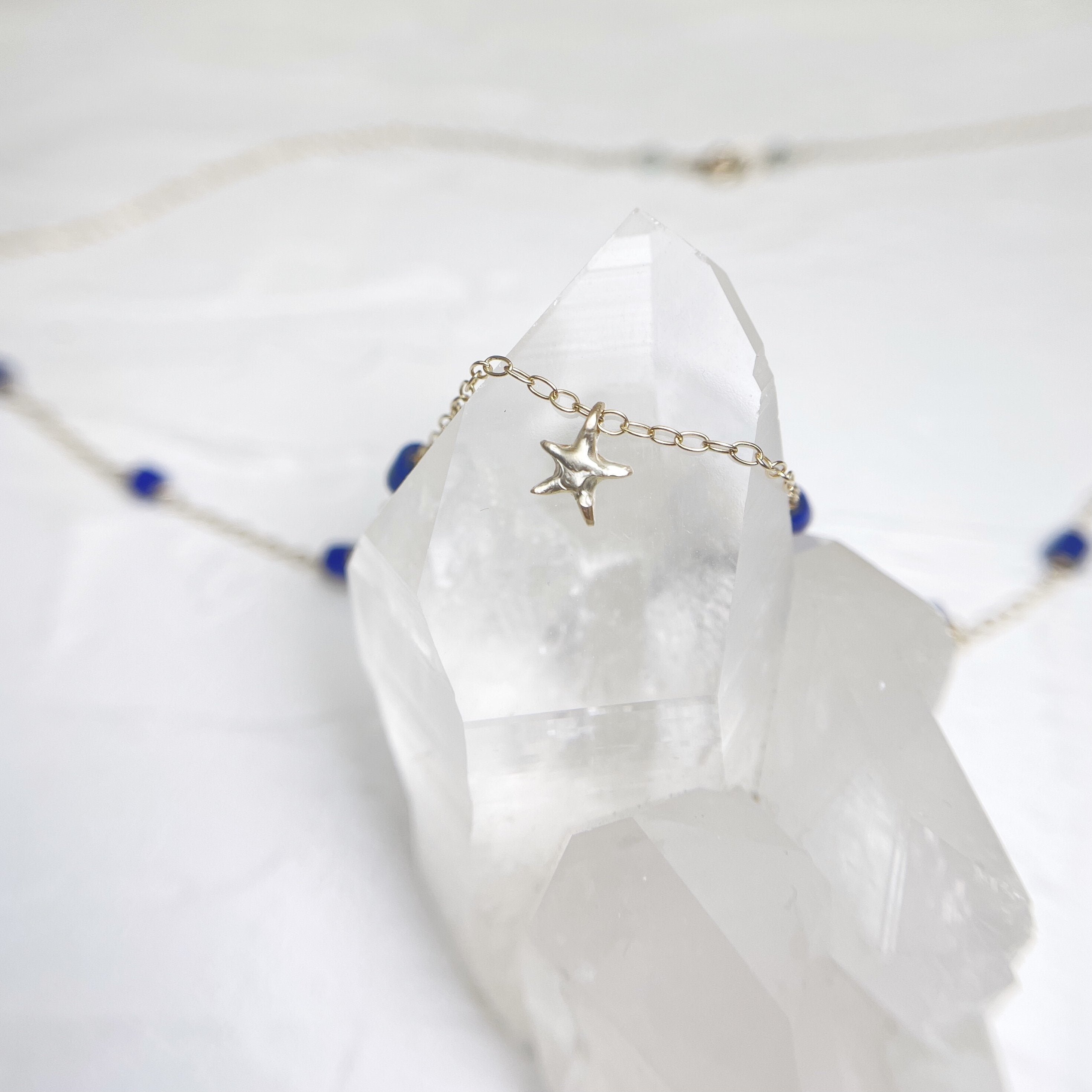 Tiny Star on chain with Lapis (10k)