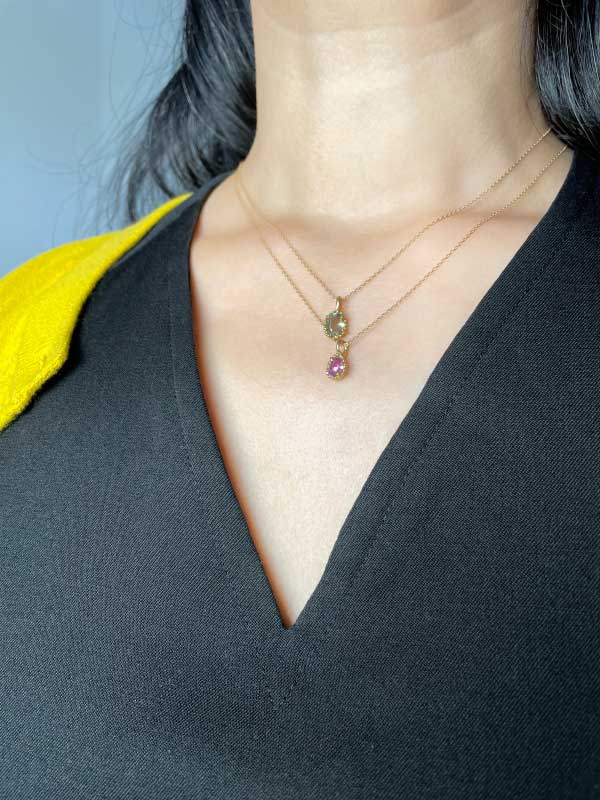 Pink Sapphire Necklace Surrounded by Tiny Dots (18k)