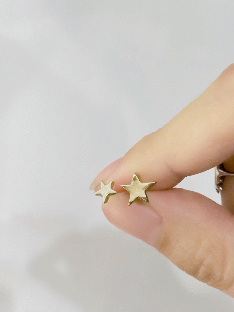 Very Tiny Textured Star Studs (18k)