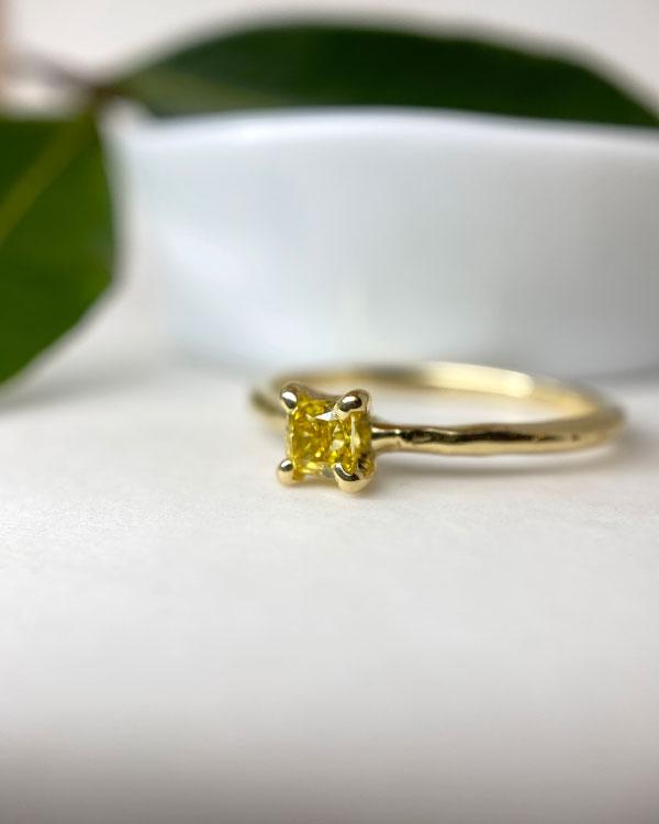 Square Yellow Diamond Ring (18k)