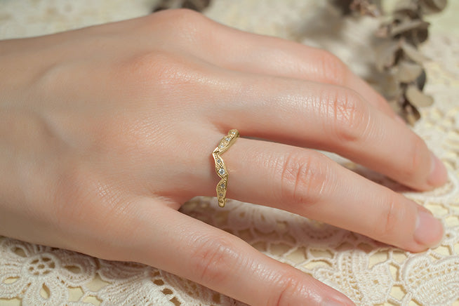 Diamond Bow Stackable Ring (18k)