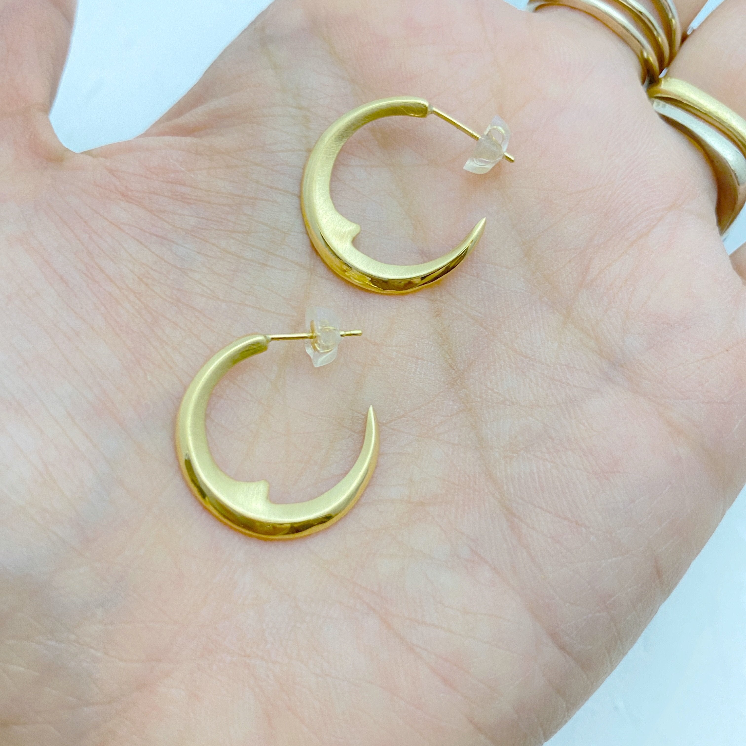 Crescent Moon Hoop Earrings (Medium) 18K