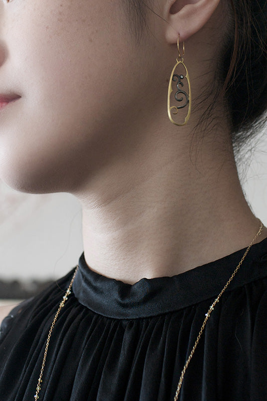 Black Vine in Gold Oval Shape Earrings